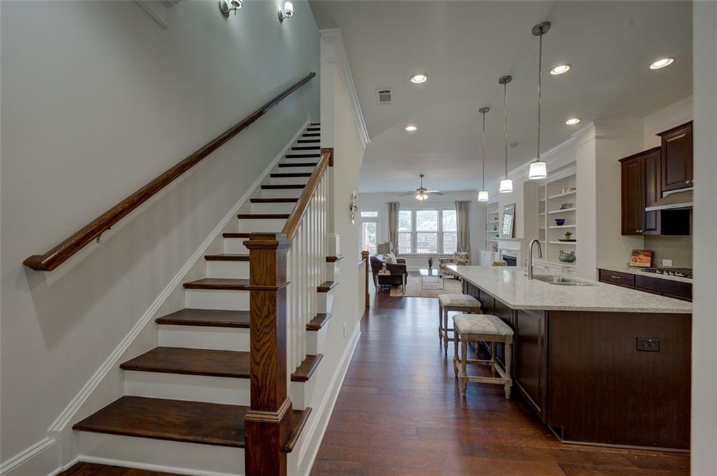 421 Alderwood Street Property Photo 7