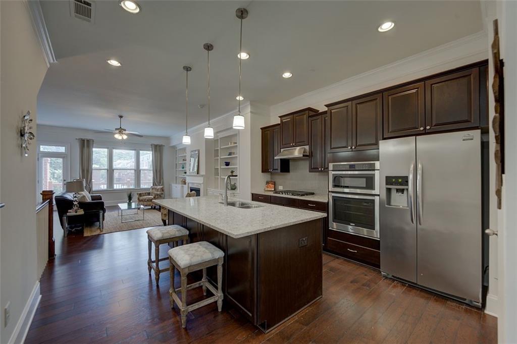 421 Alderwood Street Property Photo 8