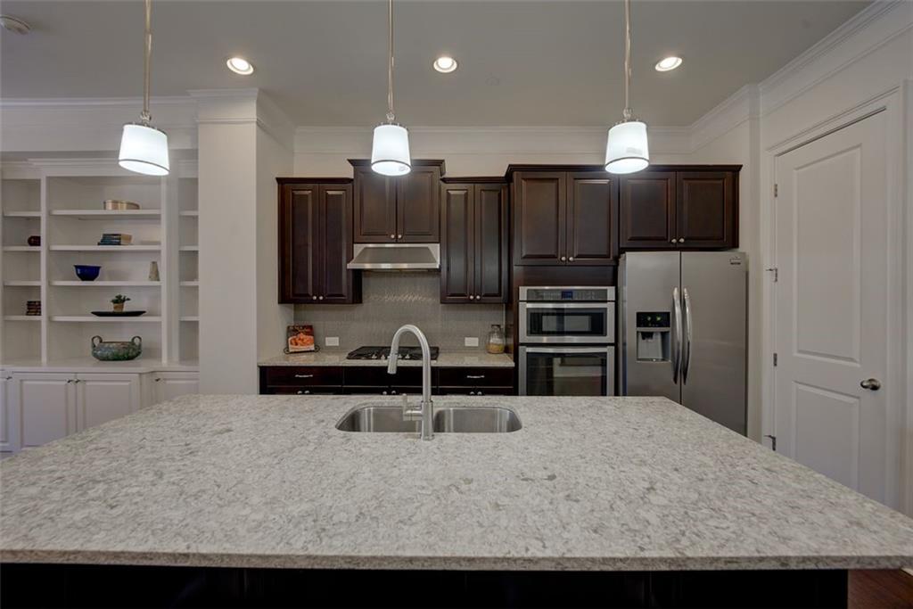 421 Alderwood Street Property Photo 10