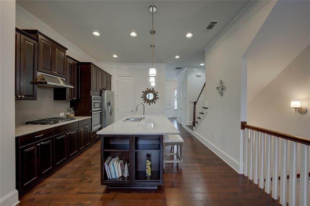 421 Alderwood Street Property Photo 11
