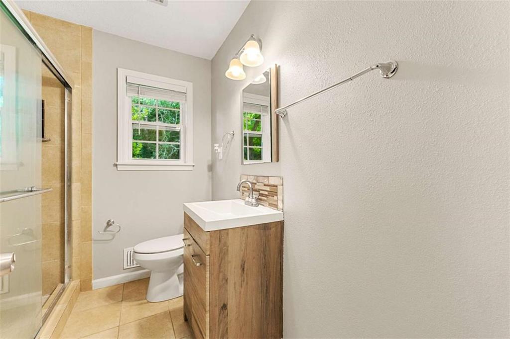 3027 Lakeridge Drive Property Photo 10