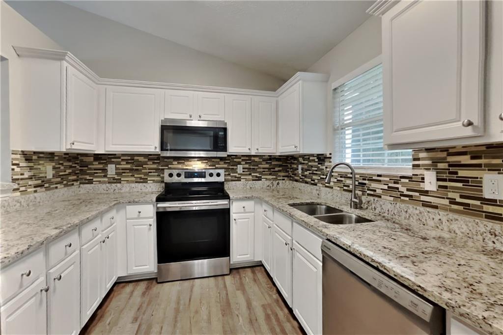 820 Tradd Court Property Photo 4