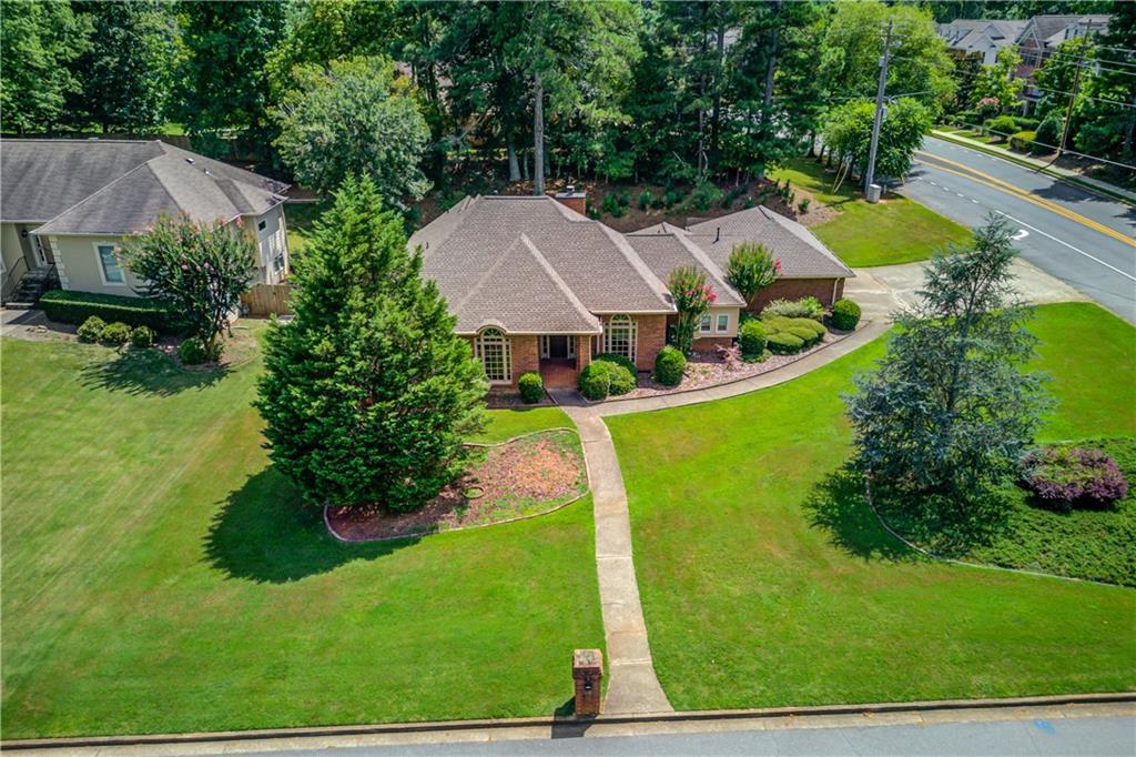 5270 Skidaway Drive Property Photo 2