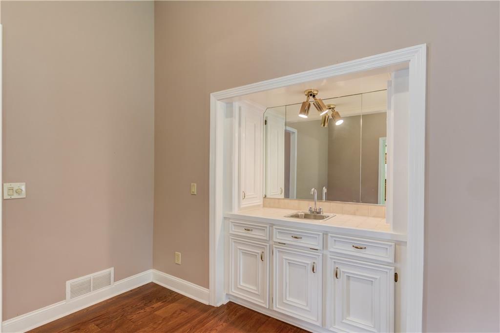 5270 Skidaway Drive Property Photo 10