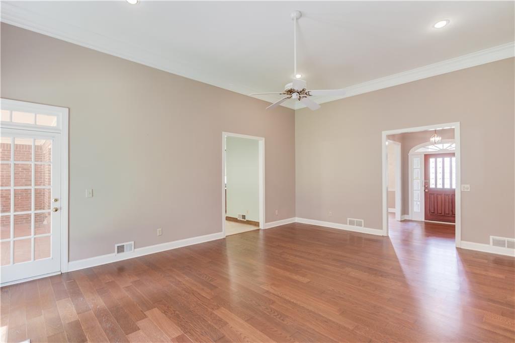 5270 Skidaway Drive Property Photo 11