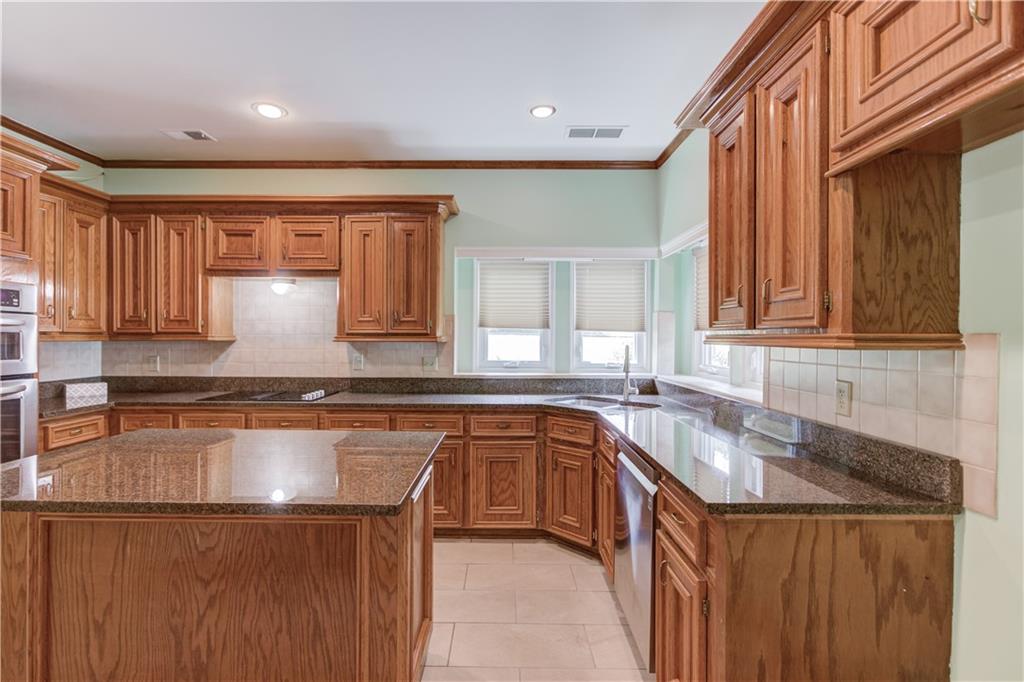 5270 Skidaway Drive Property Photo 12