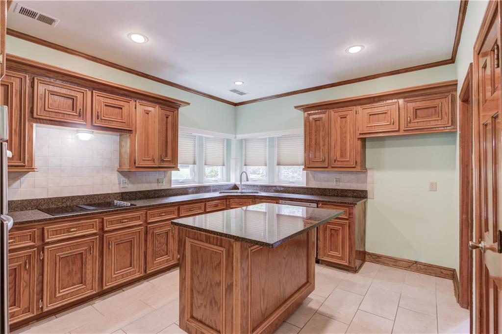 5270 Skidaway Drive Property Photo 14