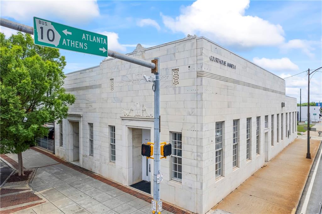 100 N Broad Street Property Photo 1