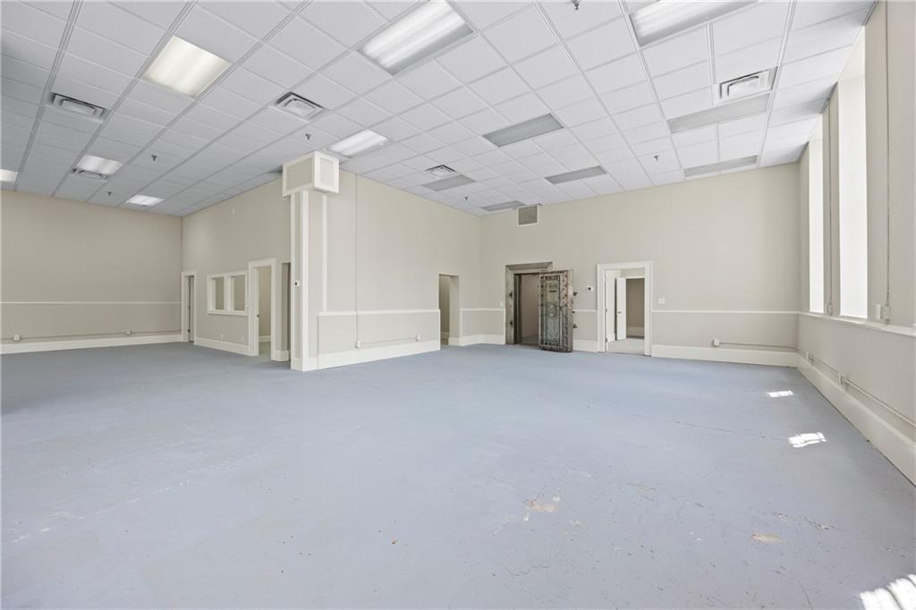 100 N Broad Street Property Photo 17