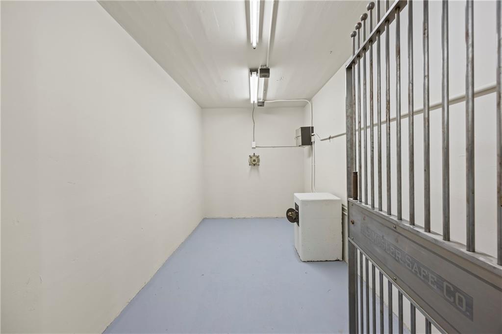 100 N Broad Street Property Photo 19