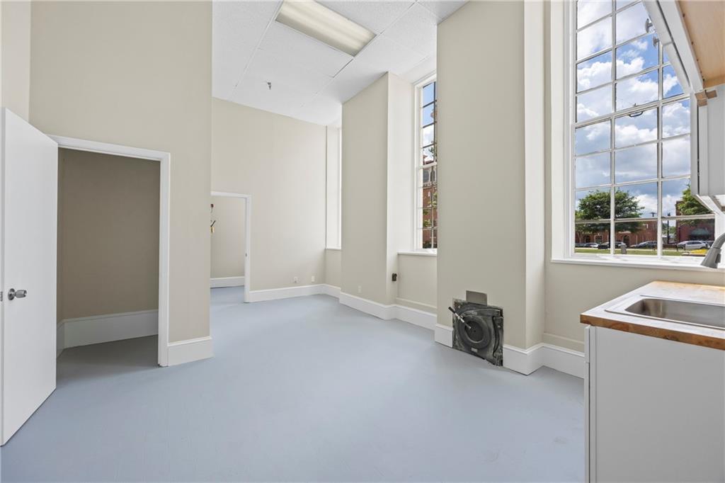 100 N Broad Street Property Photo 21