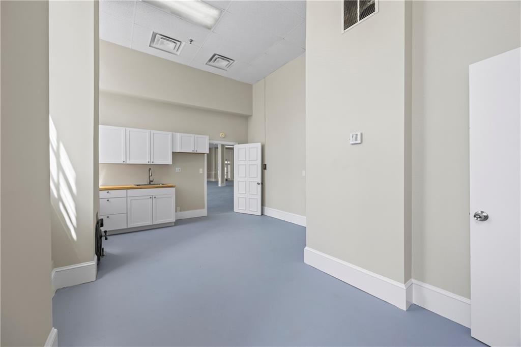 100 N Broad Street Property Photo 22