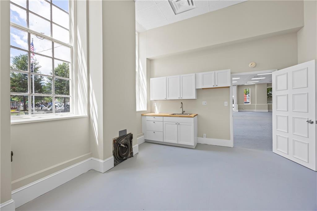 100 N Broad Street Property Photo 23