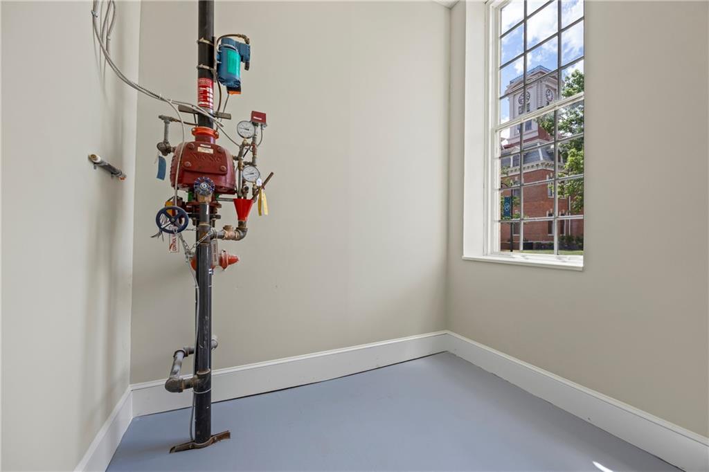 100 N Broad Street Property Photo 24