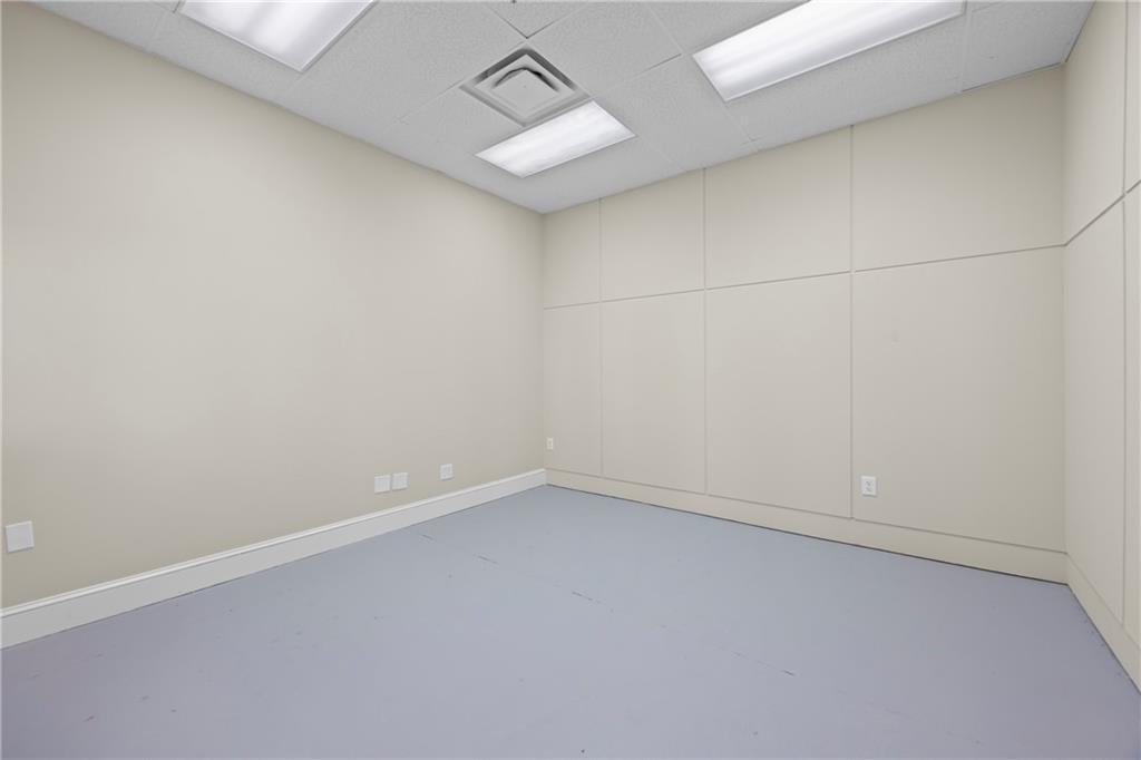 100 N Broad Street Property Photo 25