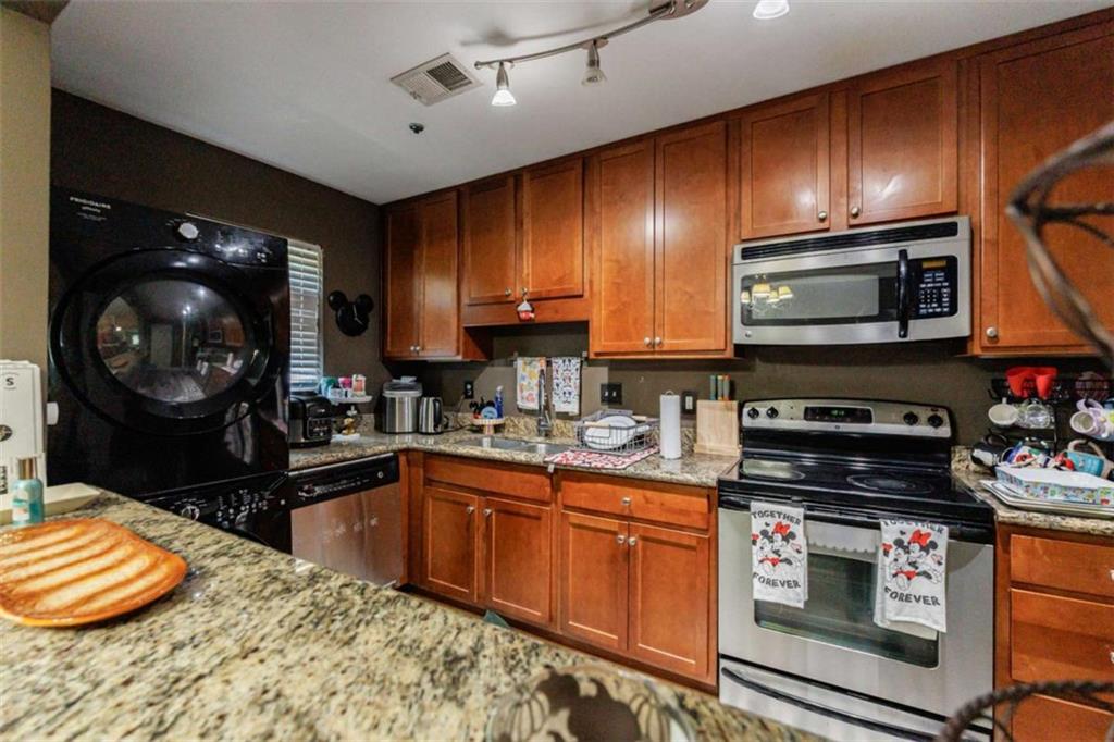105 River Drive N Property Photo 9