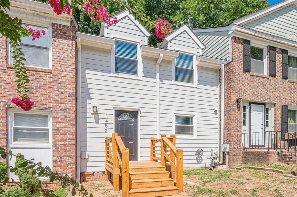 1452 Bentley Lane Property Photo 2