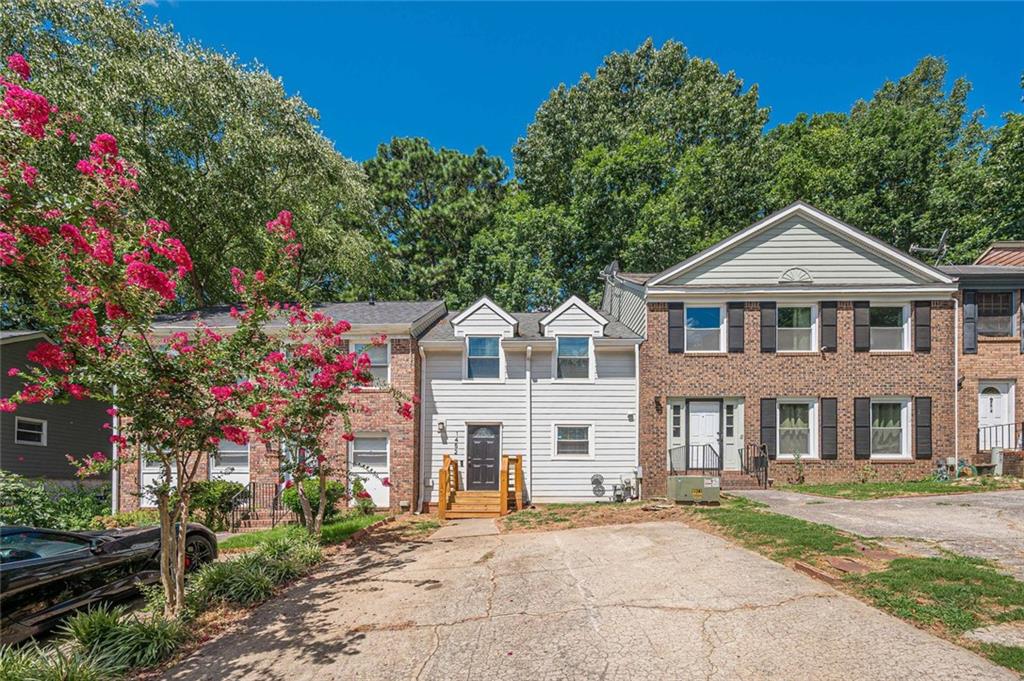 1452 Bentley Lane Property Photo 3