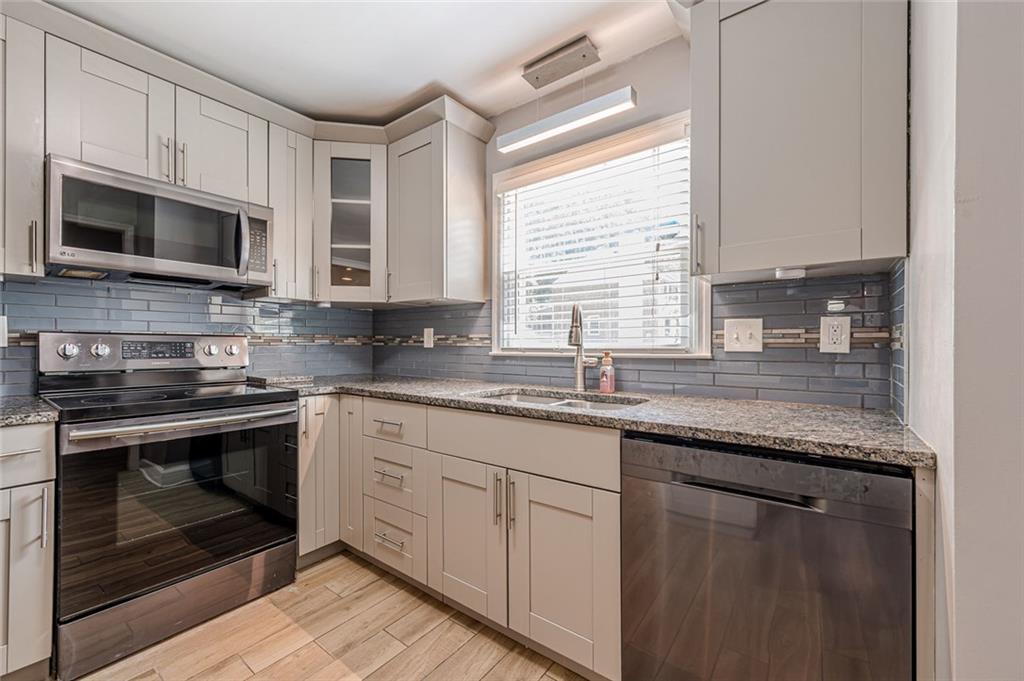 1452 Bentley Lane Property Photo 6