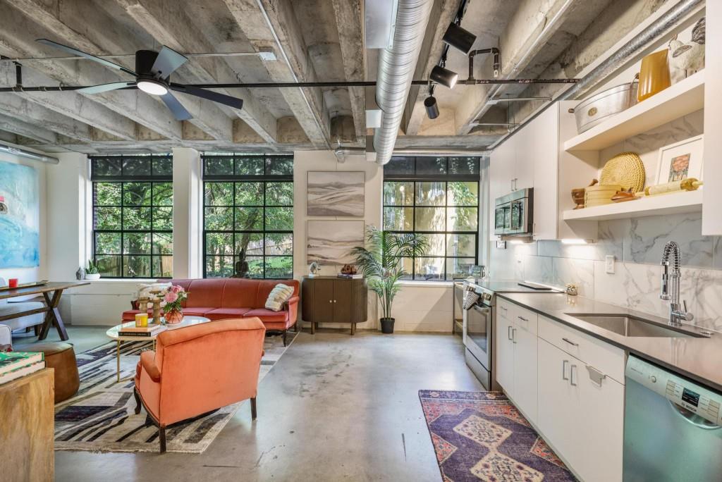 1065 United Avenue Unit 202 Property Photo 11