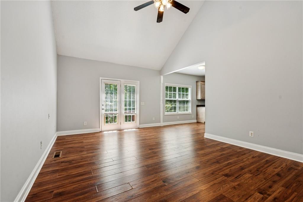 516 Golden Avenue Property Photo 10