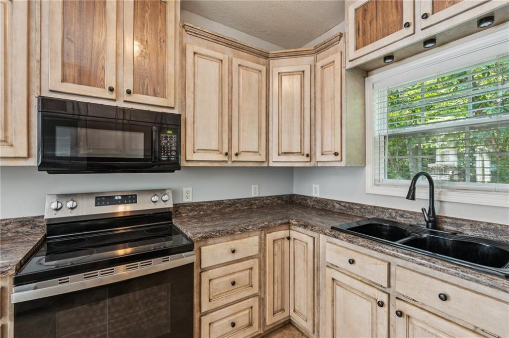 516 Golden Avenue Property Photo 13
