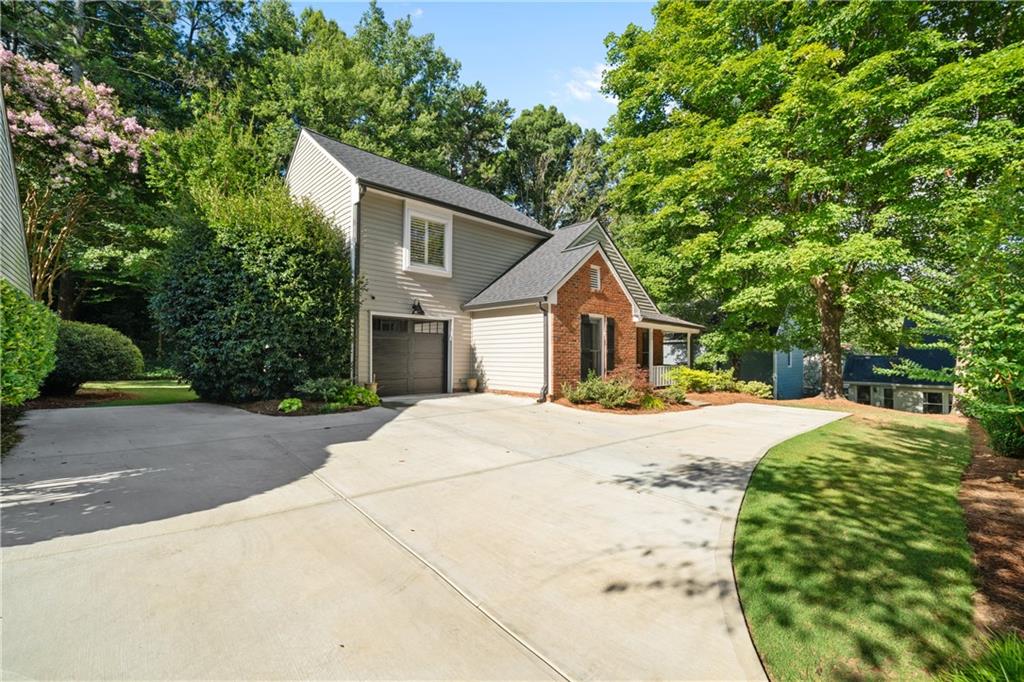 409 Roswell Green Lane Property Photo 1