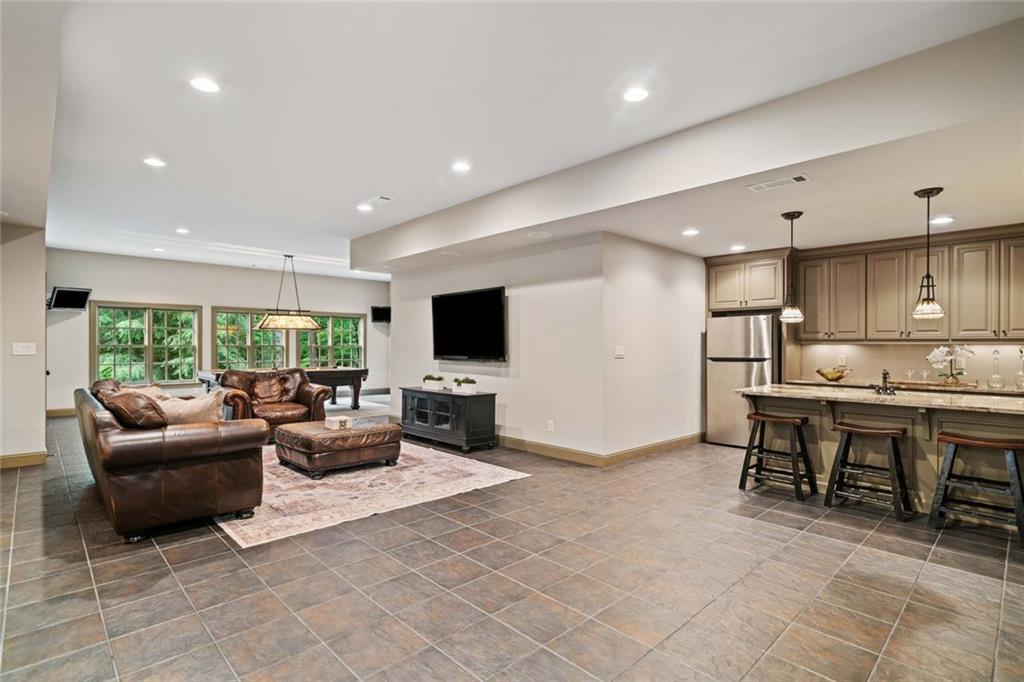 4304 Berkford Circle Ne Property Photo 4