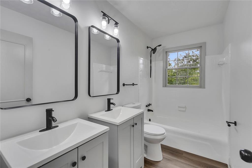 135 Golden Hills Drive Property Photo 4