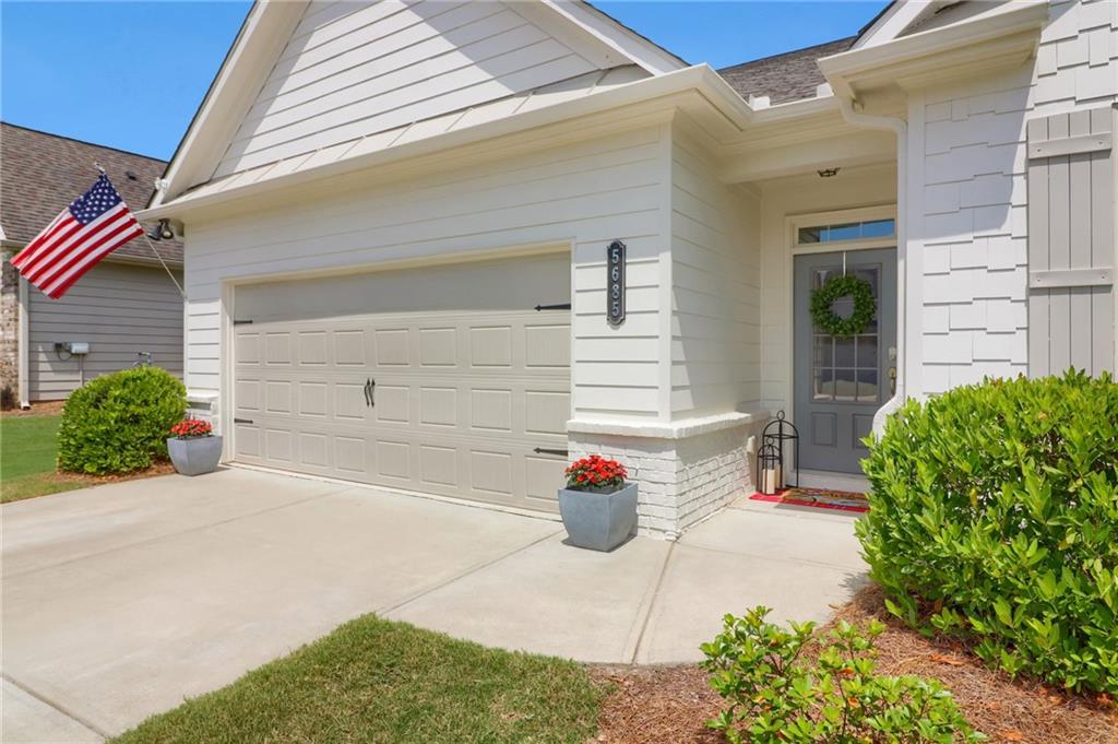 5685 Hammock Way Property Photo 2