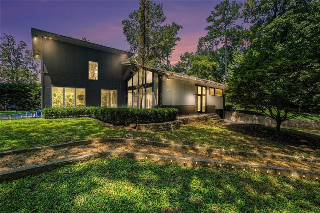 1087 Lee Circle Ne Property Photo 1