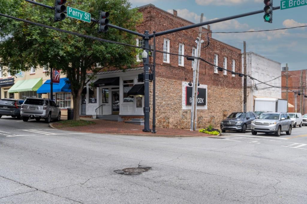 10 E Broad Street Property Photo 3