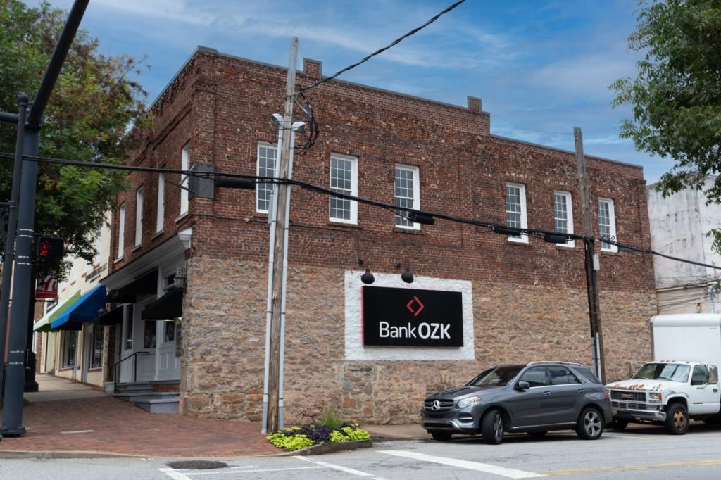 10 E Broad Street Property Photo 4