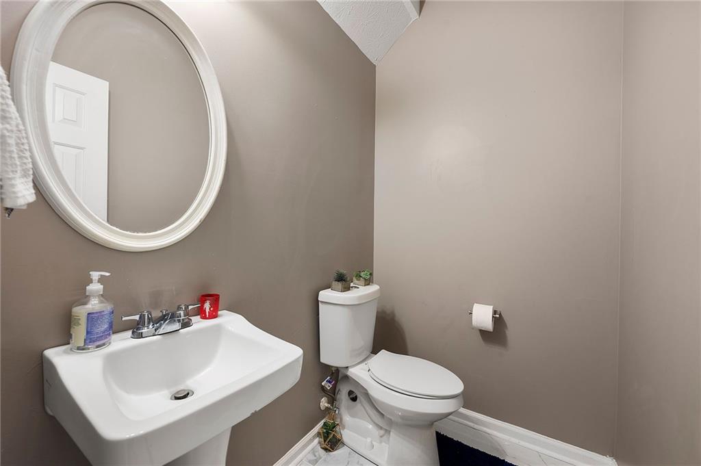 1552 Eastern Sunrise Lane Property Photo 4