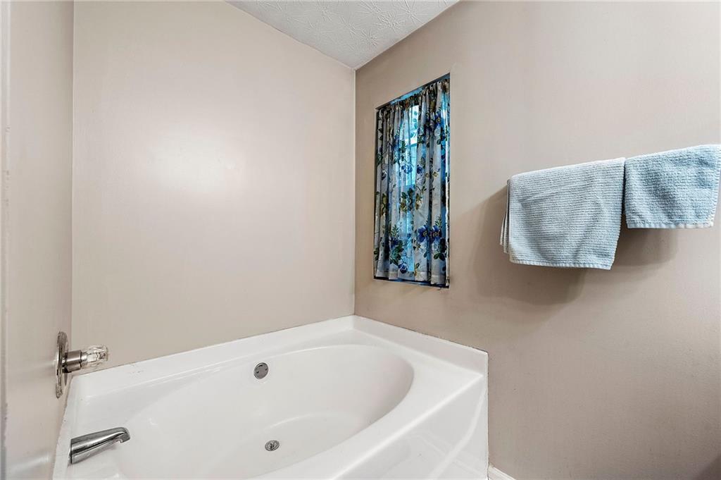 1552 Eastern Sunrise Lane Property Photo 18