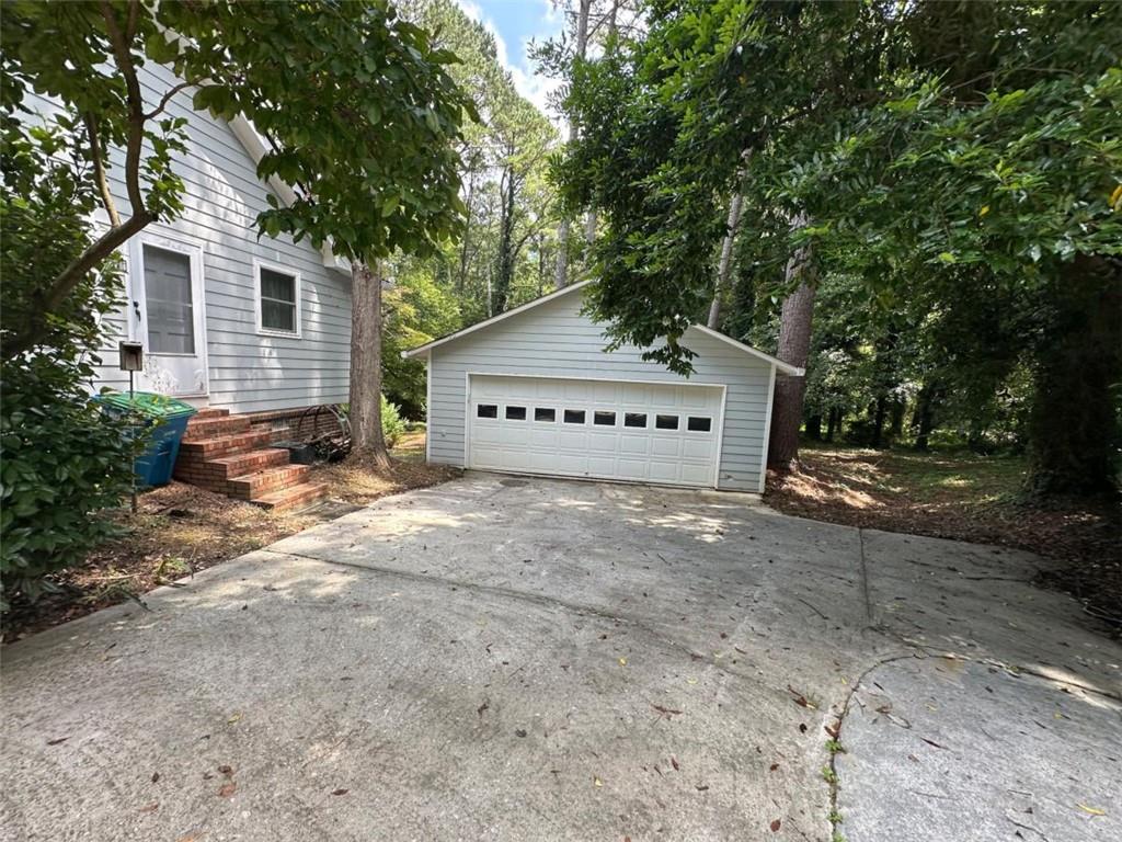 5104 Onawa Court Property Photo 3