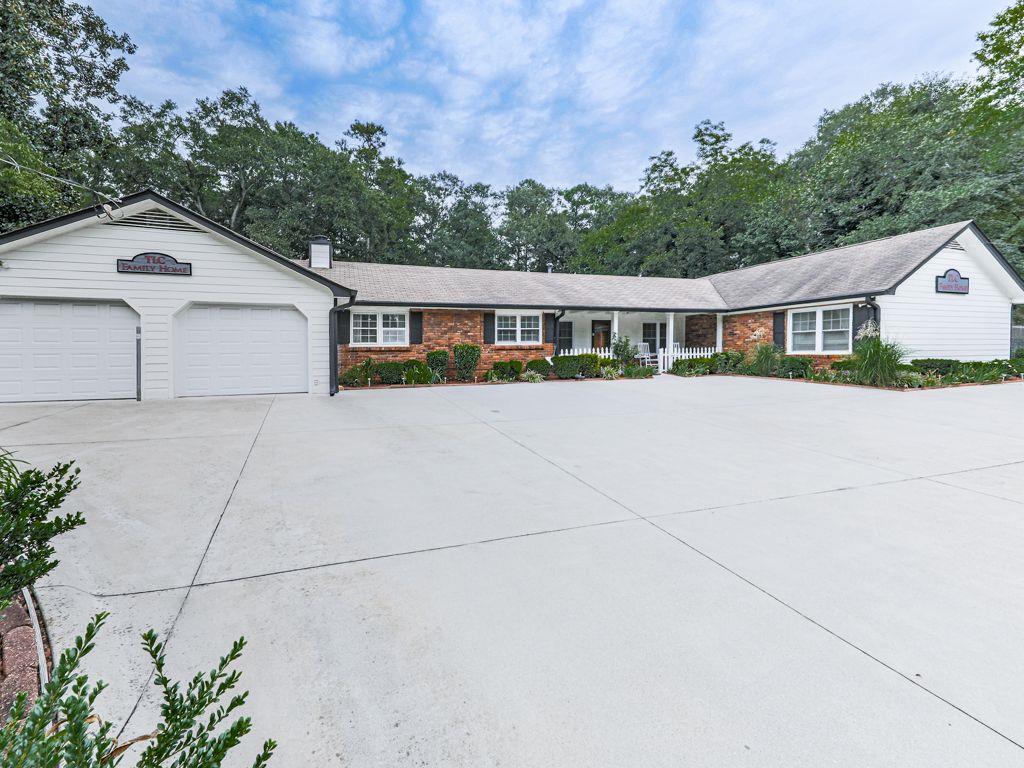 3605 Shallowford Road Property Photo 1