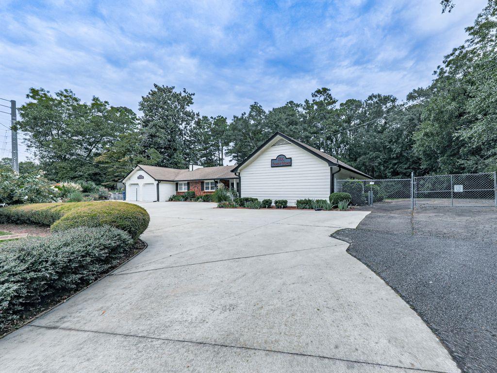 3605 Shallowford Road Property Photo 2