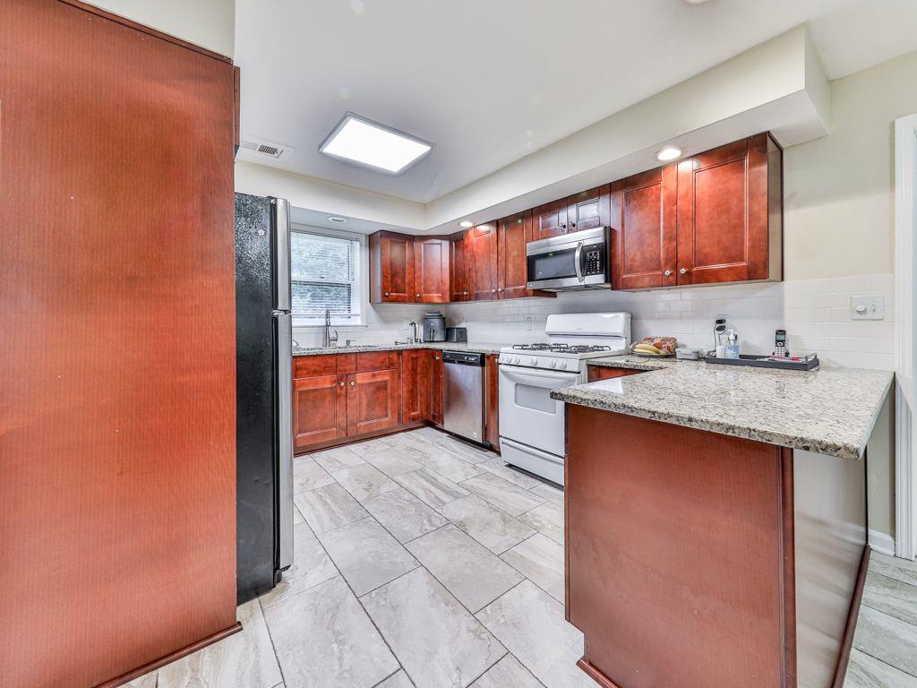 3605 Shallowford Road Property Photo 8