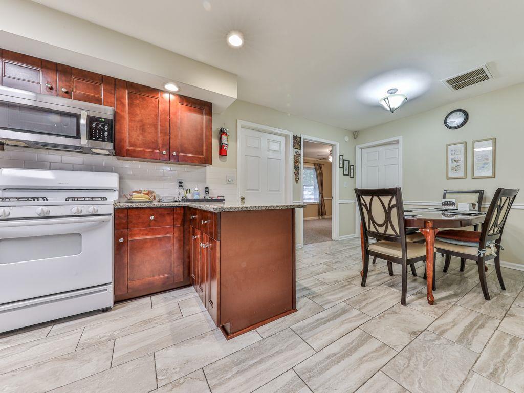 3605 Shallowford Road Property Photo 10