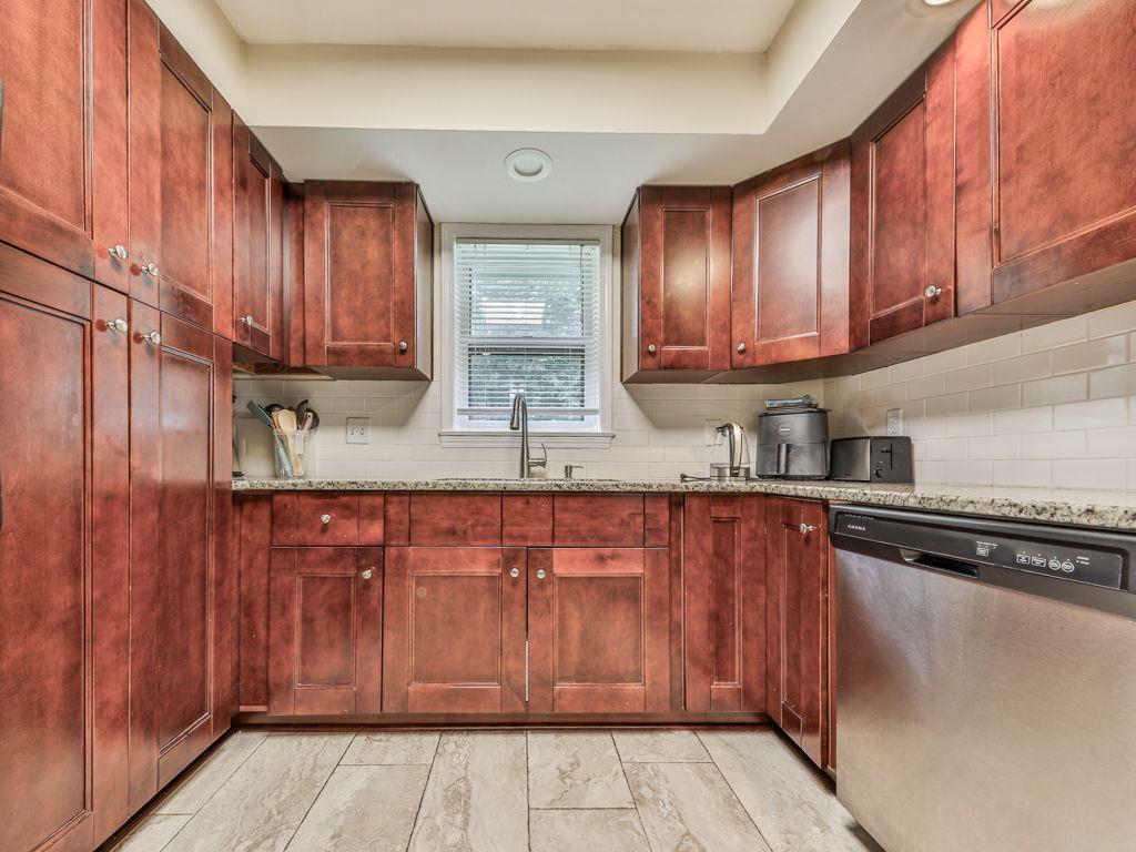 3605 Shallowford Road Property Photo 11