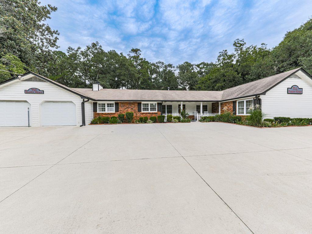 3605 Shallowford Road Property Photo 1