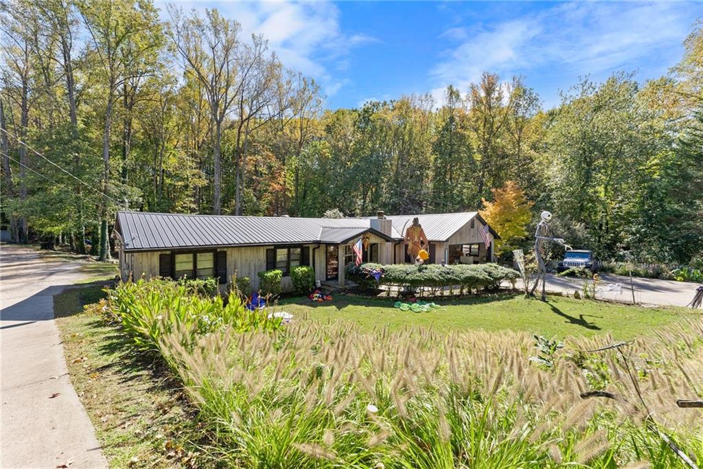221 Shallowford Drive Property Photo 1