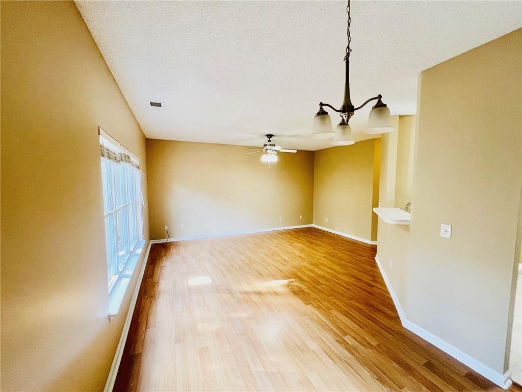 98 Eagle Glen Drive Ne Property Photo 3