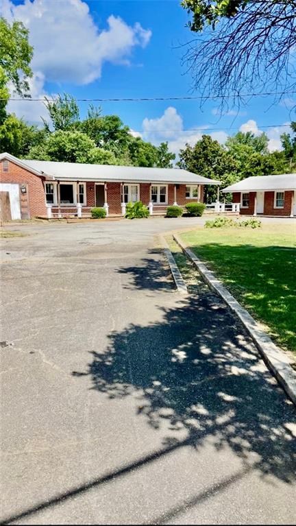 103 E Main Street Property Photo 2