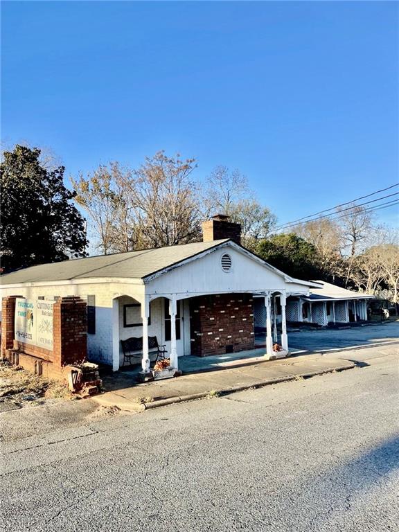 103 E Main Street Property Photo 4