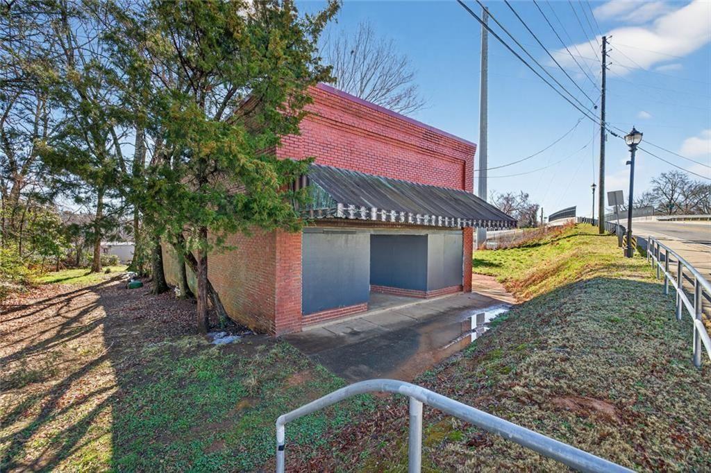 304 S Cherokee Road Property Photo 1