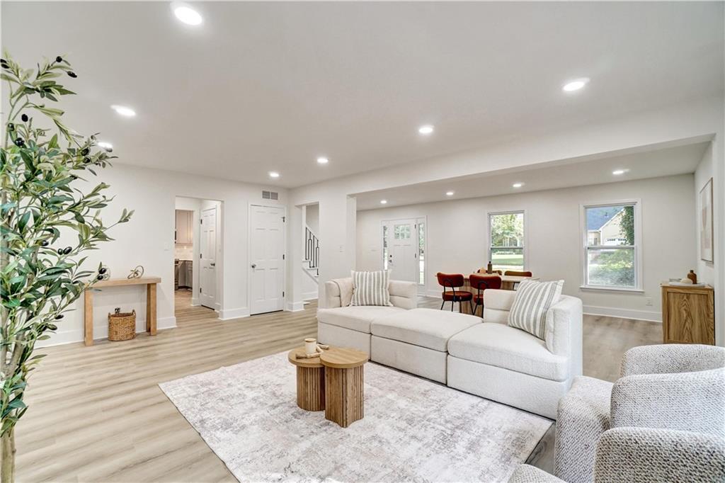 1414 Logan Circle Property Photo 8