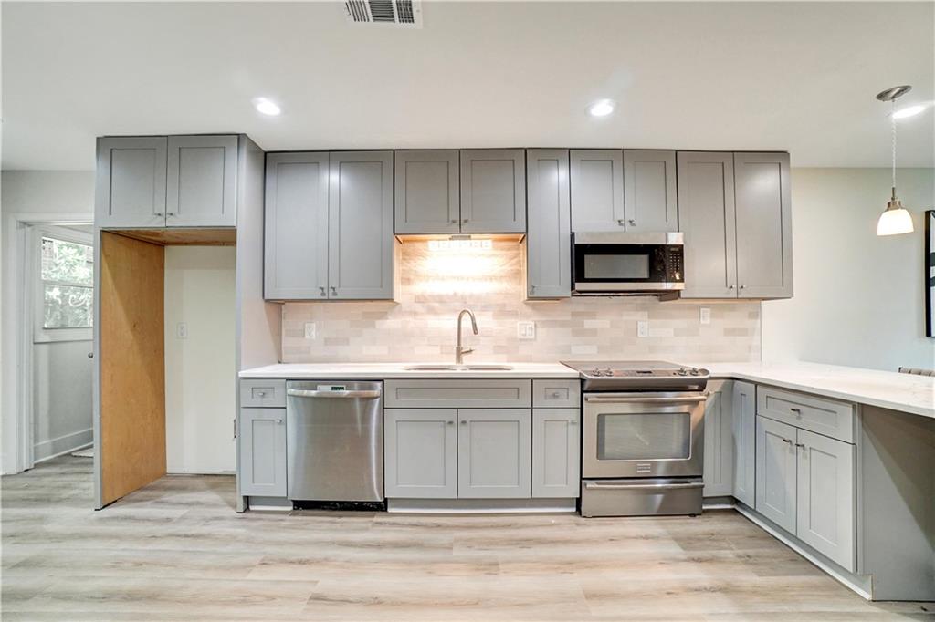 1414 Logan Circle Property Photo 11