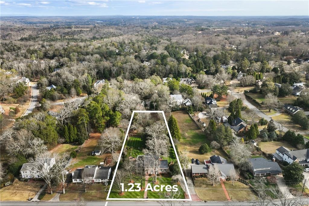 1606 Riverside Drive Property Photo 2